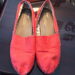 Toms classic slip-ons